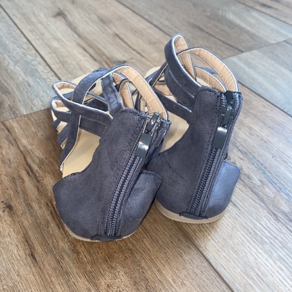 Sandals - Picture 3 of 5